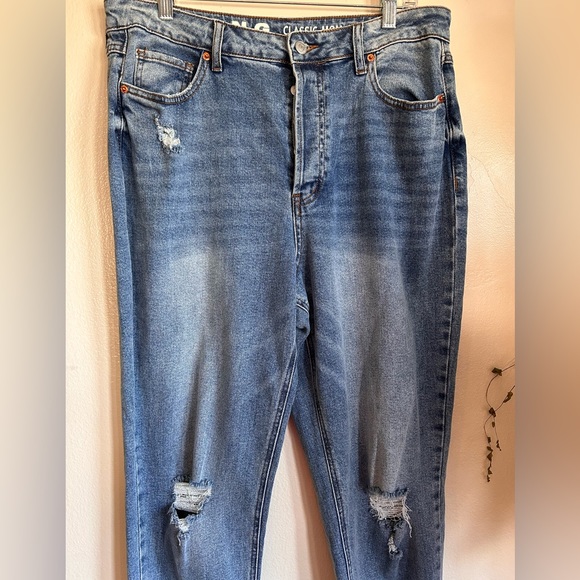 High Rise Mom Jeans - Picture 4 of 6